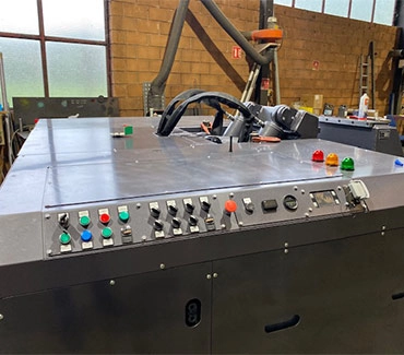 Pupitre de commande de machine avec boutons et voyants